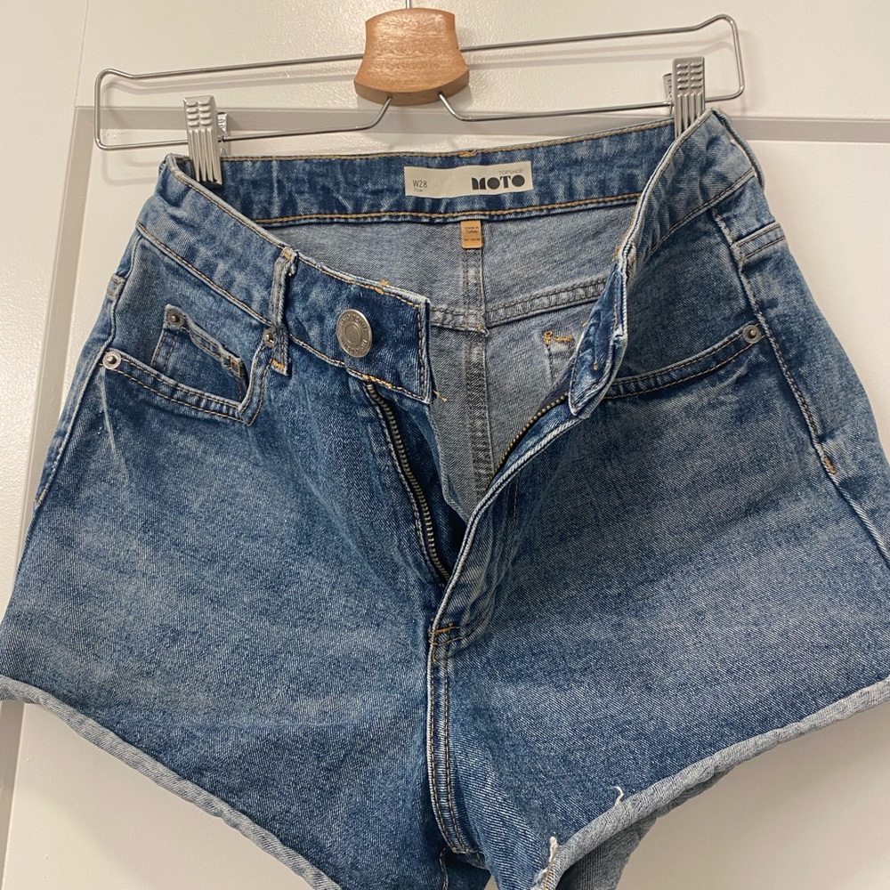 Pre-summer sale!
Topshop MOTO High Waist Denim Shorts – W28